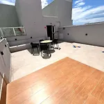 Apartamento De 2 Quartos, Com Piscina E Ha 10 Km De Copacabana