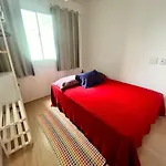 Apartamento De 2 Quartos, Com Piscina E Ha 10 Km De Copacabana