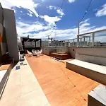 Apartamento De 2 Quartos, Com Piscina E Ha 10 Km De Copacabana