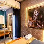 Omar do Rio: Moderno e Elegante Qto. e Sala a 250m da Praia de Ipanema, c/ Internet 350mbps, Alexa e Smart TV (TXM 77/102)