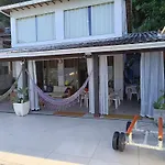 Casa em ilha paradisíaca com praia na varanda
