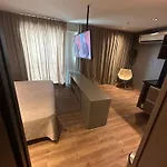 Flat Na Barra Da Tijuca - Premium - Com Cozinha, Microondas, Estacionamento, Balsa Para Praia, Academia, Muito Lindo, Confortavel E Aconchegante