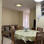 Apartamento Mobiliado Em Copacabana A 100M Da Praia