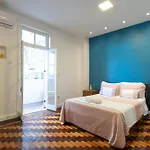 Apartamento Em Copacabana Com Varanda 2 Quartos