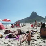 Maravilhoso Sala E Quarto Completo Na Quadra Da Praia De Copacabana Posto 5