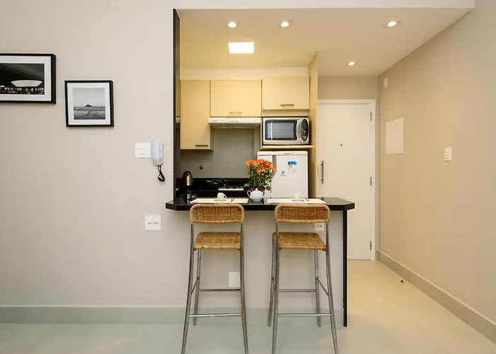 Pineapples BT301 - Excelente quarto e sala, ótima localização no centro de Ipanema, próximo ao metrô