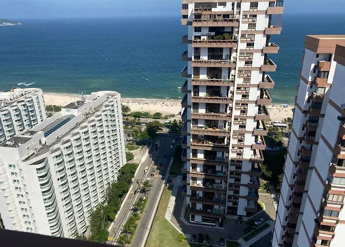Apartamento em Condominio na Beira da Praia da Barra da Tijuca