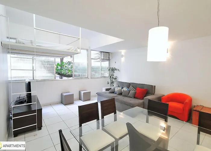 Apartamento de 2 quartos econômico e espaçoso no charmoso bairro do Leme para 8 pessoas