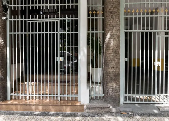 Perto De Ipanema, 250 Metros Da Praia, Entre Postos 5 E 6