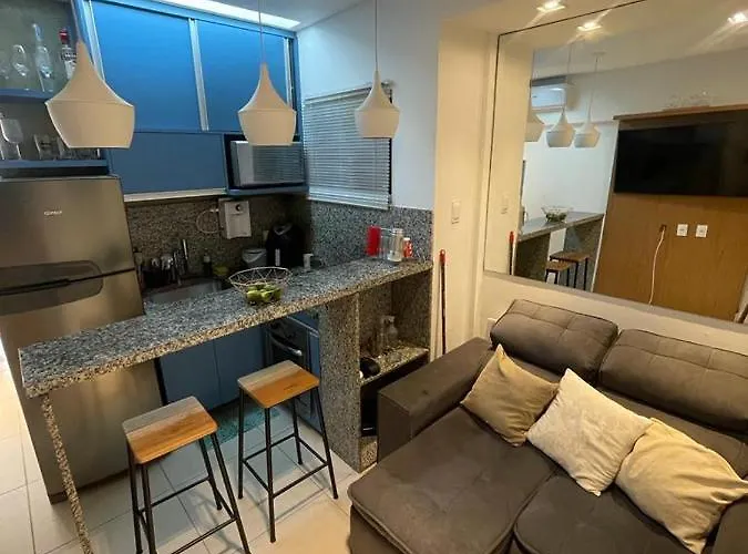 Lindo Apartamento Mobiliado, Uma Quadra Da Praia!