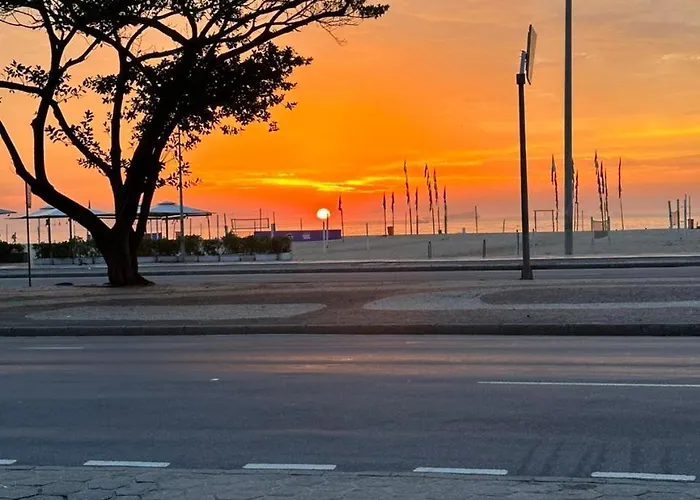Cobertura Compartilhada Em Frente A Praia De Copacabana, Rj