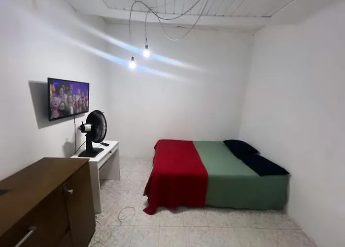 Kitnet A Uma Quadra Da Praia.