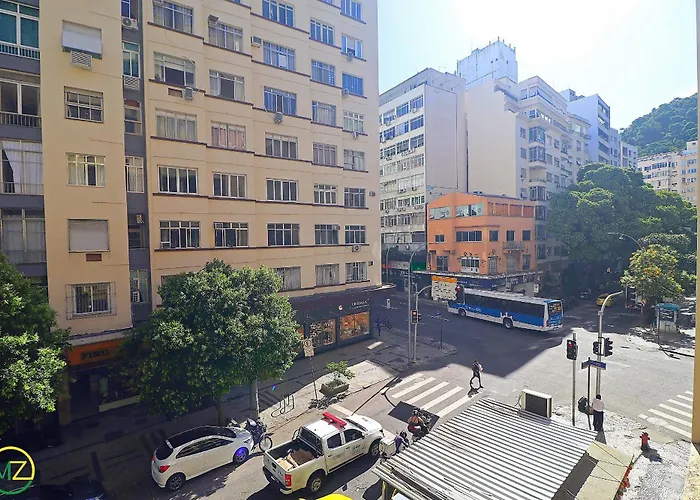 Sala e 2 quartos econômico no posto 5 em Copacabana