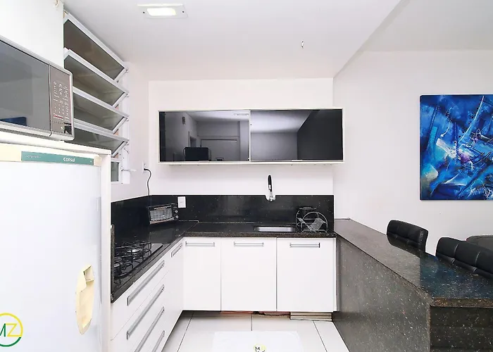 Studio moderno com vista lateral para o mar na quadra da praia em Copacabana!