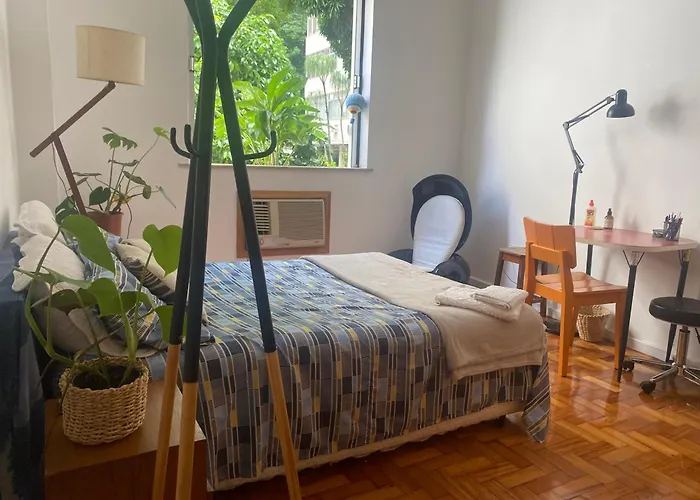 Quarto Simpatico Em Botafogo Prox Ao Metro