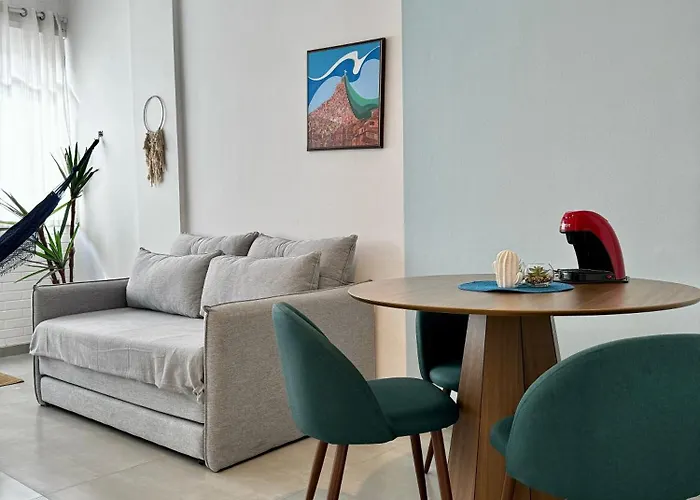 Copacabana Beach! Aconchegante apartamento na quadra da praia.