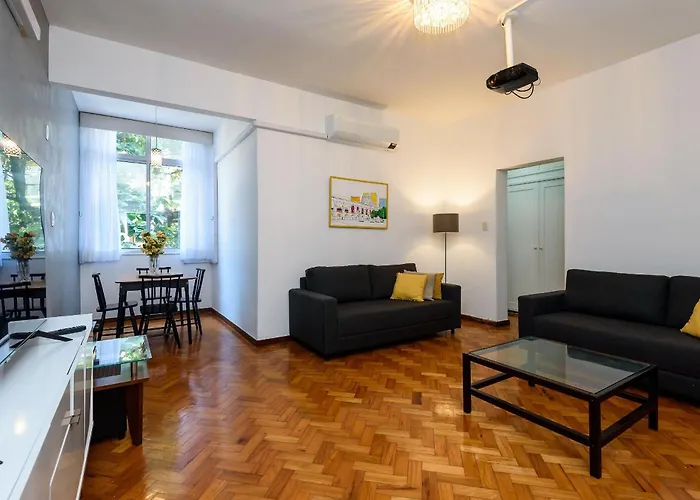 Omar do Rio - BI 102/202: 3Qtos/2Ba, Internet 240mbps, 300 metros da Praia de Copacabana e a 200 metros do metrô