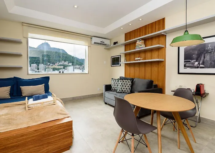 Omar do Rio: Moderno Studio com vista p/ Cristo Redentor, a 230m do metrô Siqueira Campos e 650 metros da Praia de Copacabana, c/ Smart TV, Internet 250mbps e workstation (SQC 143/1418)
