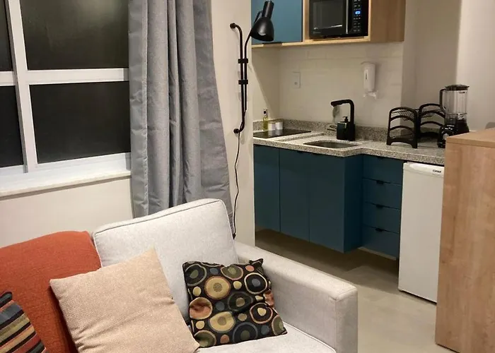 Copacabana Sala E Quarto Na Quadra Da Praia, Posto 6, Brasil