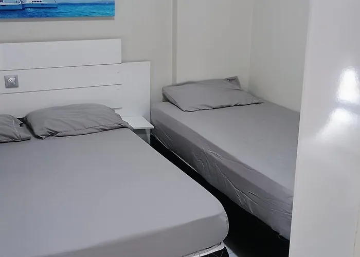 Apartment By The Sea Com Netflix