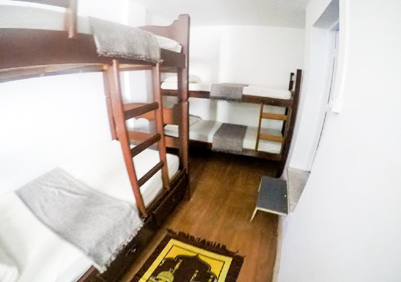 Hostel Ds *