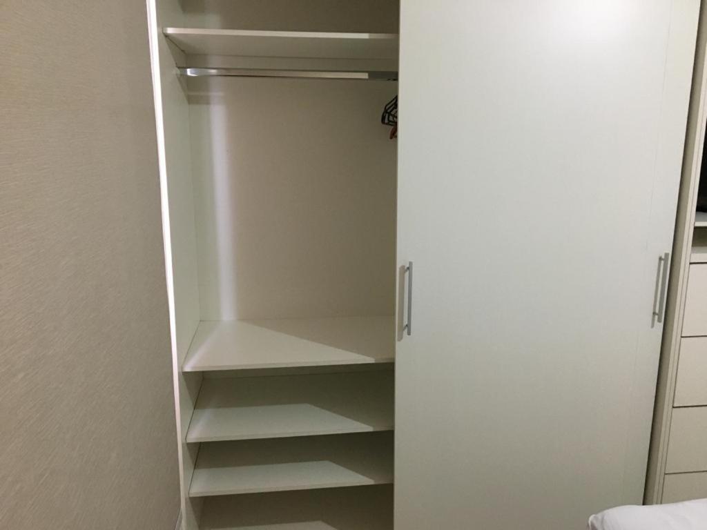 Apartamento Com 2 Quartos Em Condominio, Estacionamento E Portaria 24h - Comercio Ao Lado - Wi-fi - Netflix E Cozinha Completa Rio de Janeiro