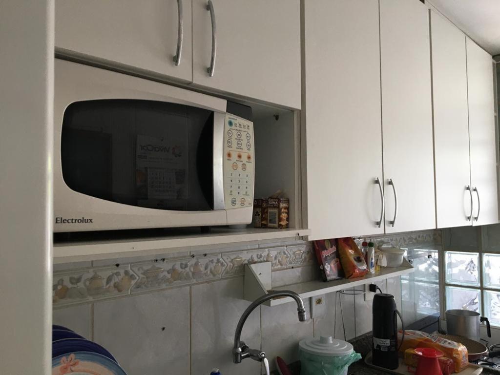 Apartamento Com 2 Quartos Em Condominio, Estacionamento E Portaria 24h - Comercio Ao Lado - Wi-fi - Netflix E Cozinha Completa * Rio de Janeiro