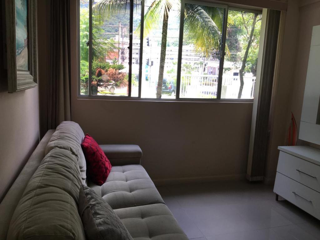 Apartamento Com 2 Quartos Em Condominio, Estacionamento E Portaria 24h - Comercio Ao Lado - Wi-fi - Netflix E Cozinha Completa Rio de Janeiro