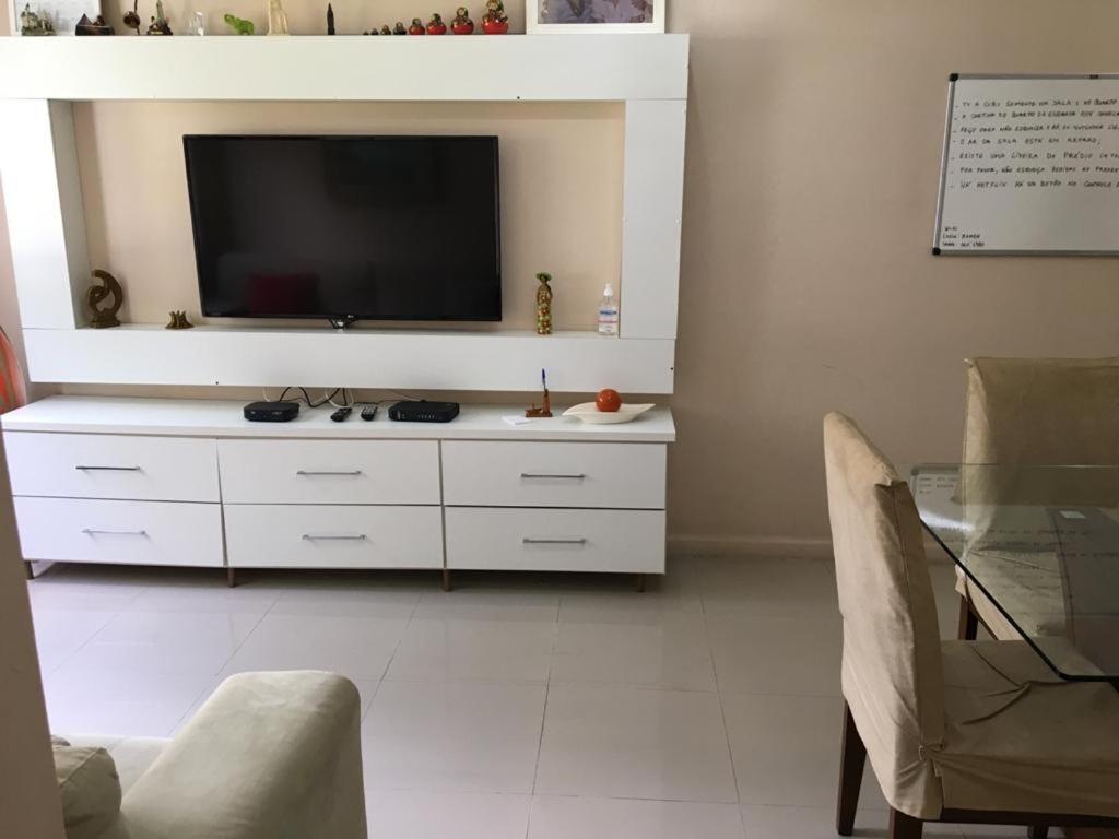 Apartment Apartamento Com 2 Quartos Em Condominio, Estacionamento E Portaria 24h - Comercio Ao Lado - Wi-fi - Netflix E Cozinha Completa Rio de Janeiro