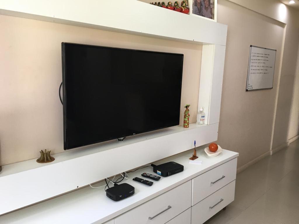 Apartment Apartamento Com 2 Quartos Em Condominio, Estacionamento E Portaria 24h - Comercio Ao Lado - Wi-fi - Netflix E Cozinha Completa Rio de Janeiro