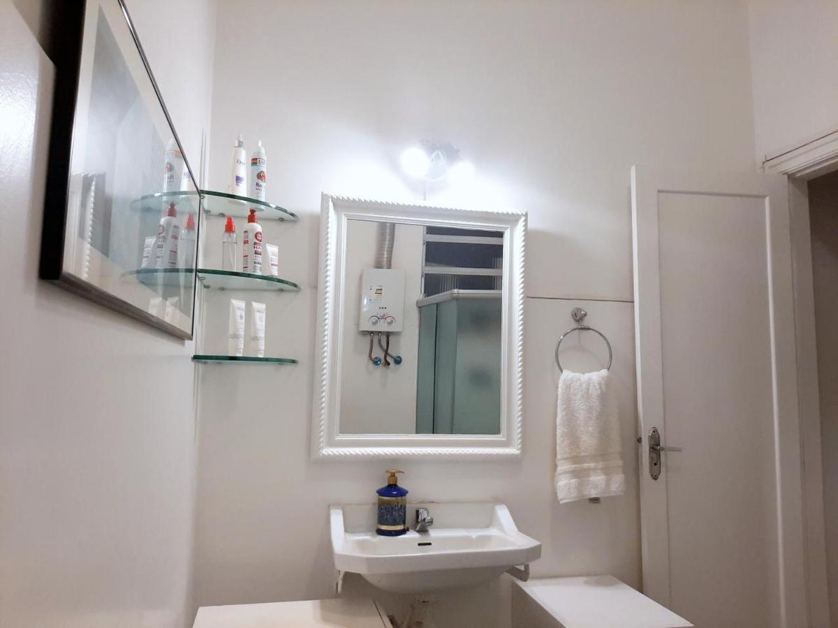 Quarto em Acomodações Particulares Linda Leblon Homestay - 3 Min To The