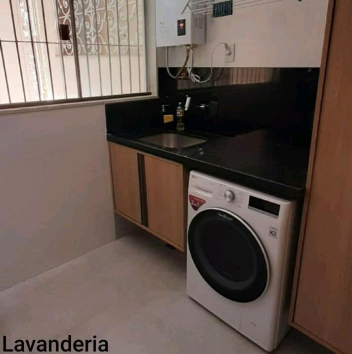 Lindo Apartamento Reformado 2 Min Da Praia De Copa * Rio de Janeiro