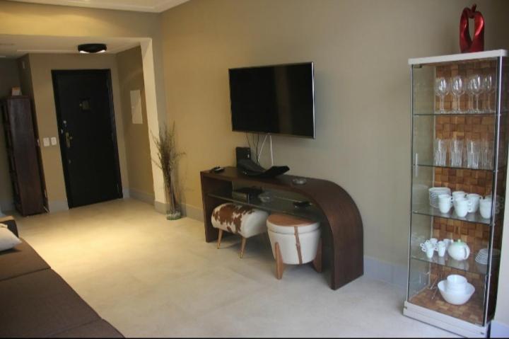 Lindo Apartamento Reformado 2 Min Da Praia De Copa