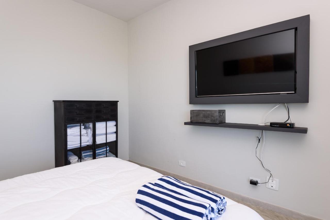 Apartamento Ocean Blue Moderno Av Niemayer Vista Espetacular Colado No Leblon Em Frente A Escola Stella Maris Garagem Internet Super Veloz 2 Smart Tvs Piscina Sauna Rio de Janeiro