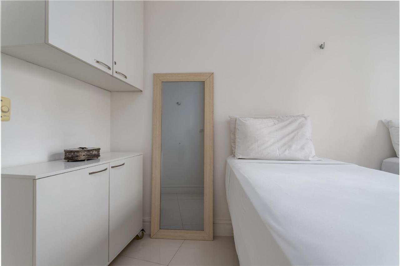 Apartamento Agradavel Na Barra Da Tijuca - Na Rua Da Praia - Lc703
