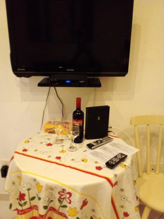 Maravilhoso Sala E Quarto Completo Na Quadra Da Praia De Copacabana Posto 5 Rio de Janeiro