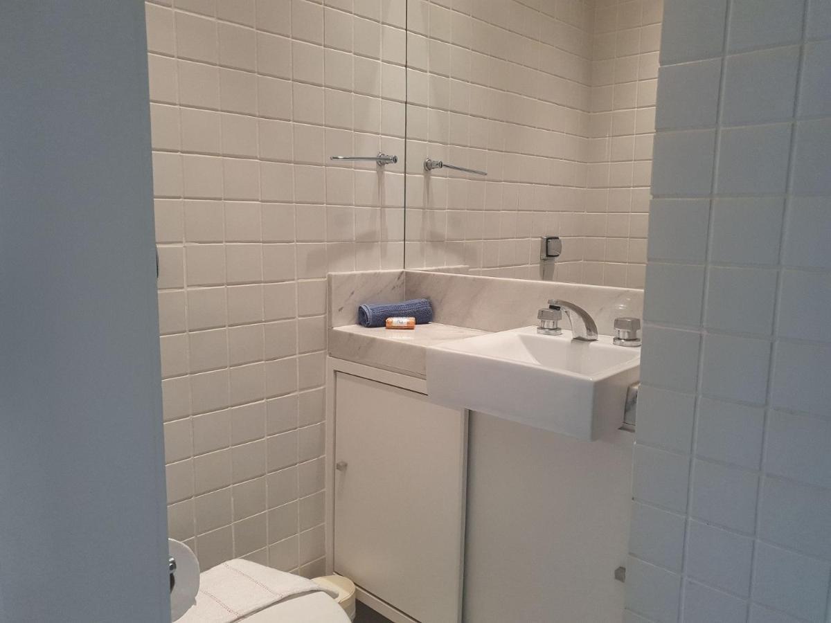 Apartamento 2 Quartos Com Saida Pra Proximo De Supermercados, Bares E Restaurantes