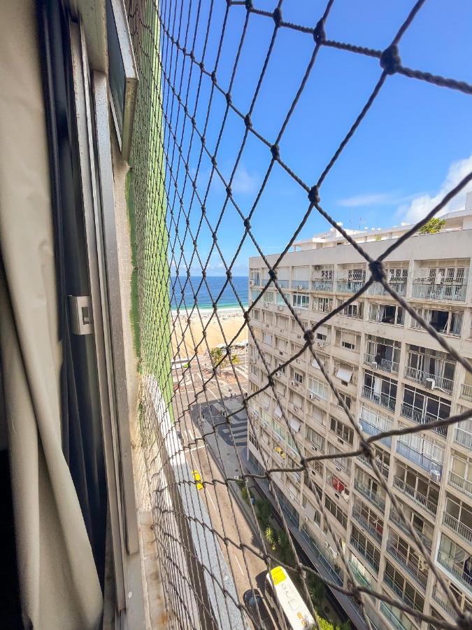 Apartamento Simples Na Quadra Da Praia De Copacabana *