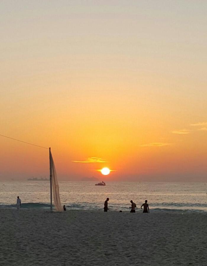 Apartamento Simples Quadra Praia Excelente Localizacao Rio de Janeiro