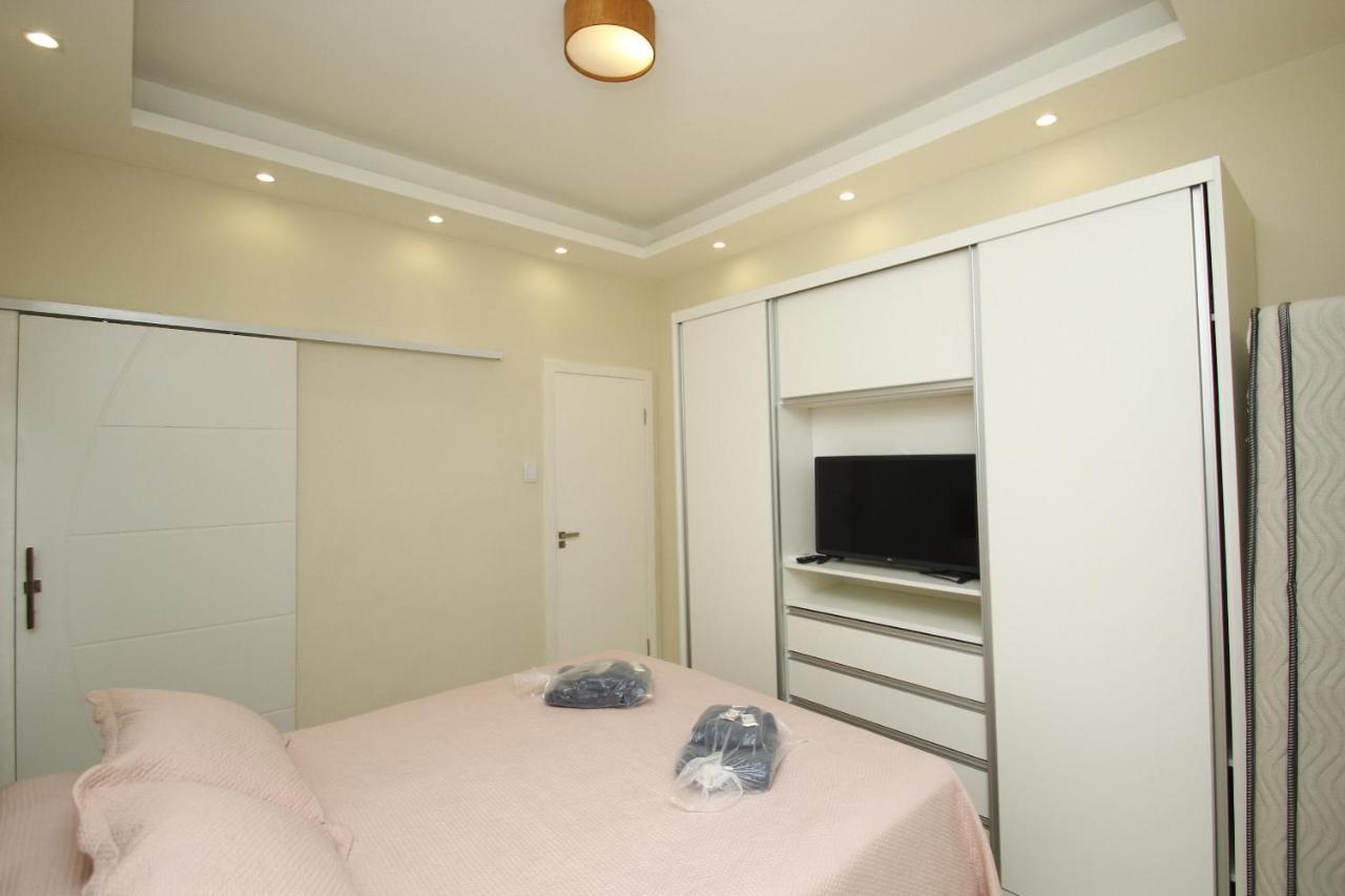 Apartamento Apto Copacabana - Recem Reformado E Moderno, 5 Min. Da Praia! *