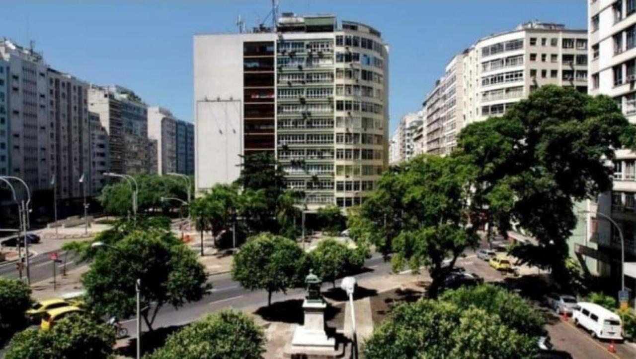Copacabana Rua Tranquila E Arborizada Perto De Posto 2 *