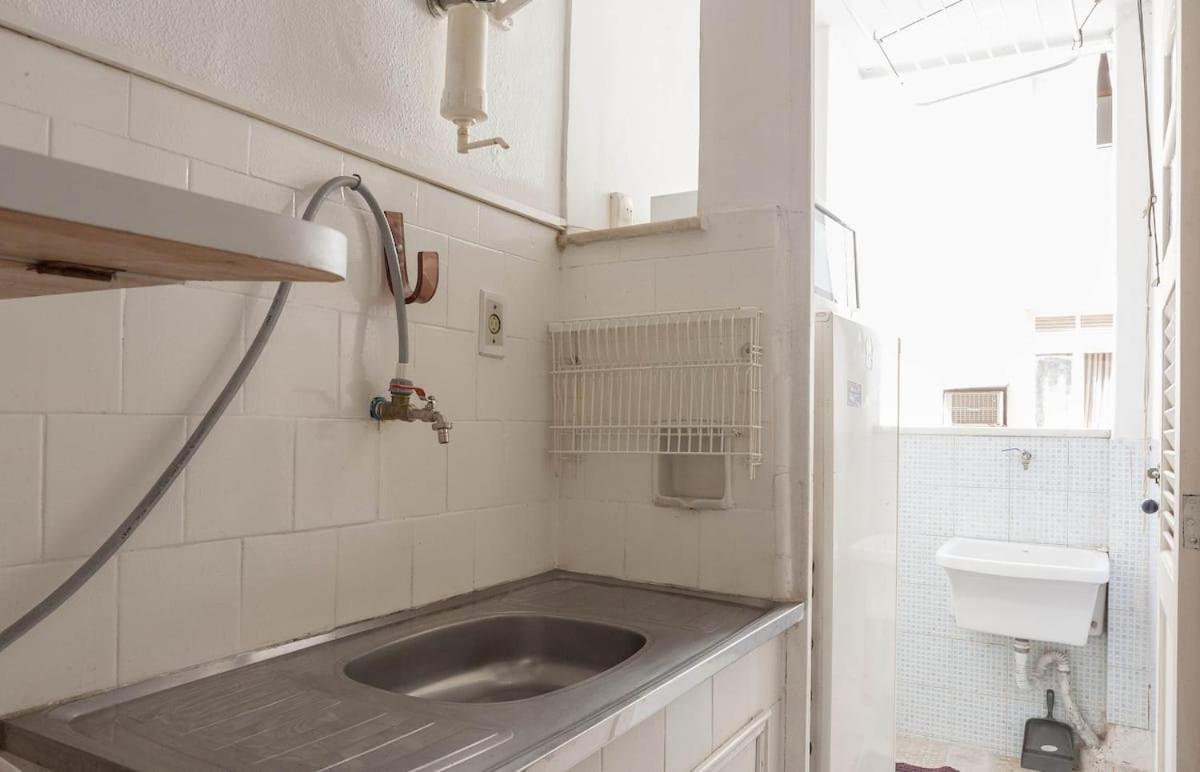 Apartment Copacabana Beach Side View 9th Floor Natural Light Rio de Janeiro