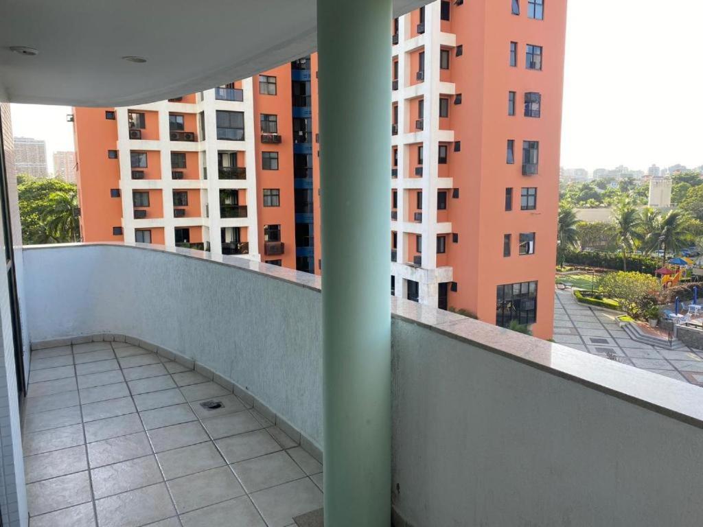 Flat Espacoso Com Piscina Barra Apartment *