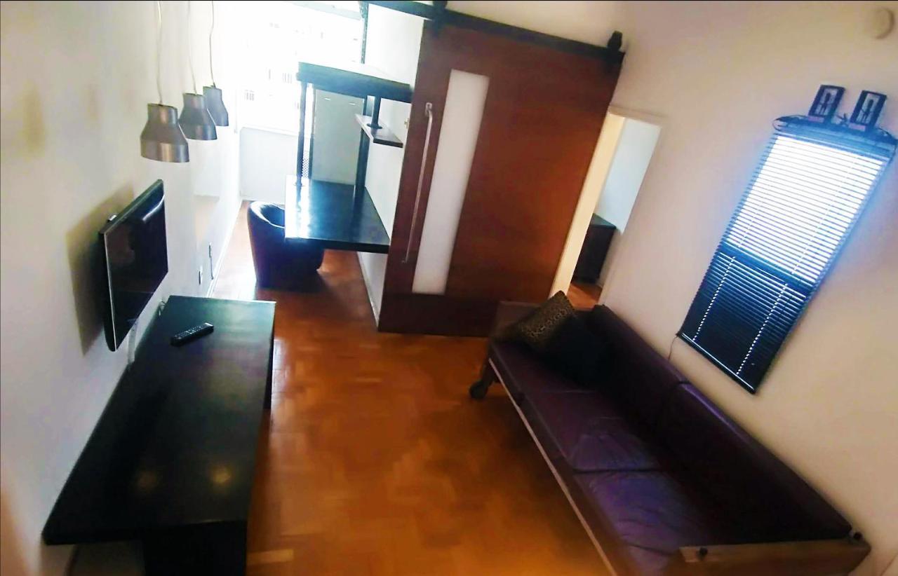 Apartment Copacabana Beach Side View 9th Floor Natural Light *
