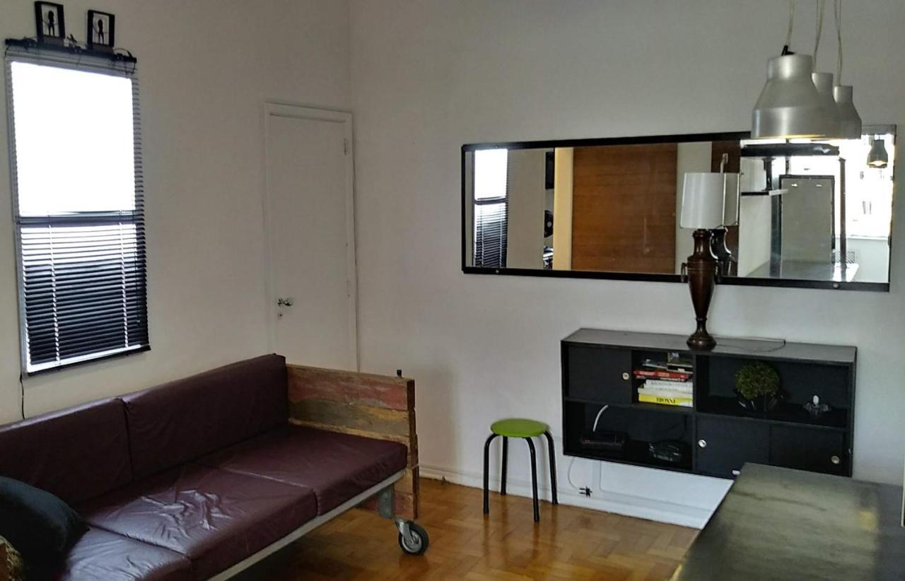 Copacabana Beach Side View 9th Floor Natural Light Apartment Rio de Janeiro