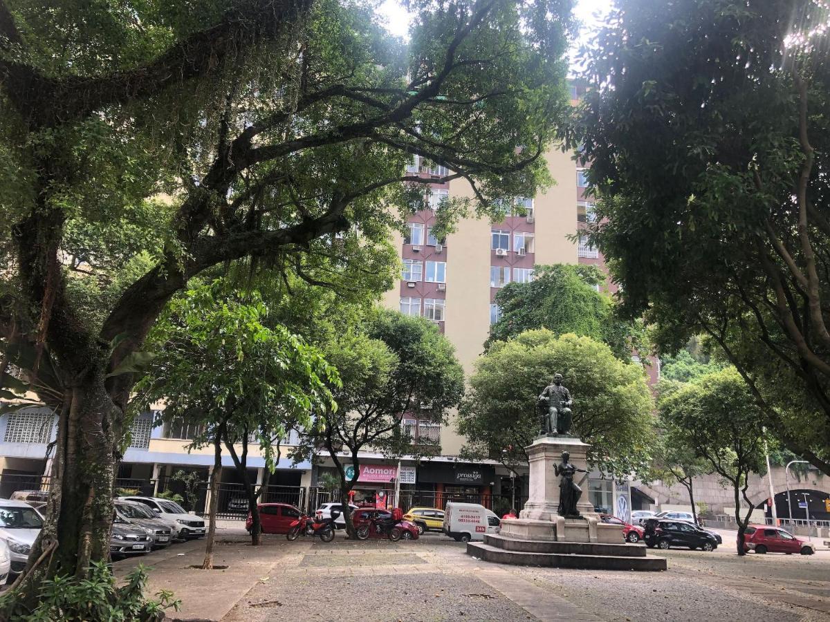 Copacabana Rua Tranquila E Arborizada Perto De Posto 2 *