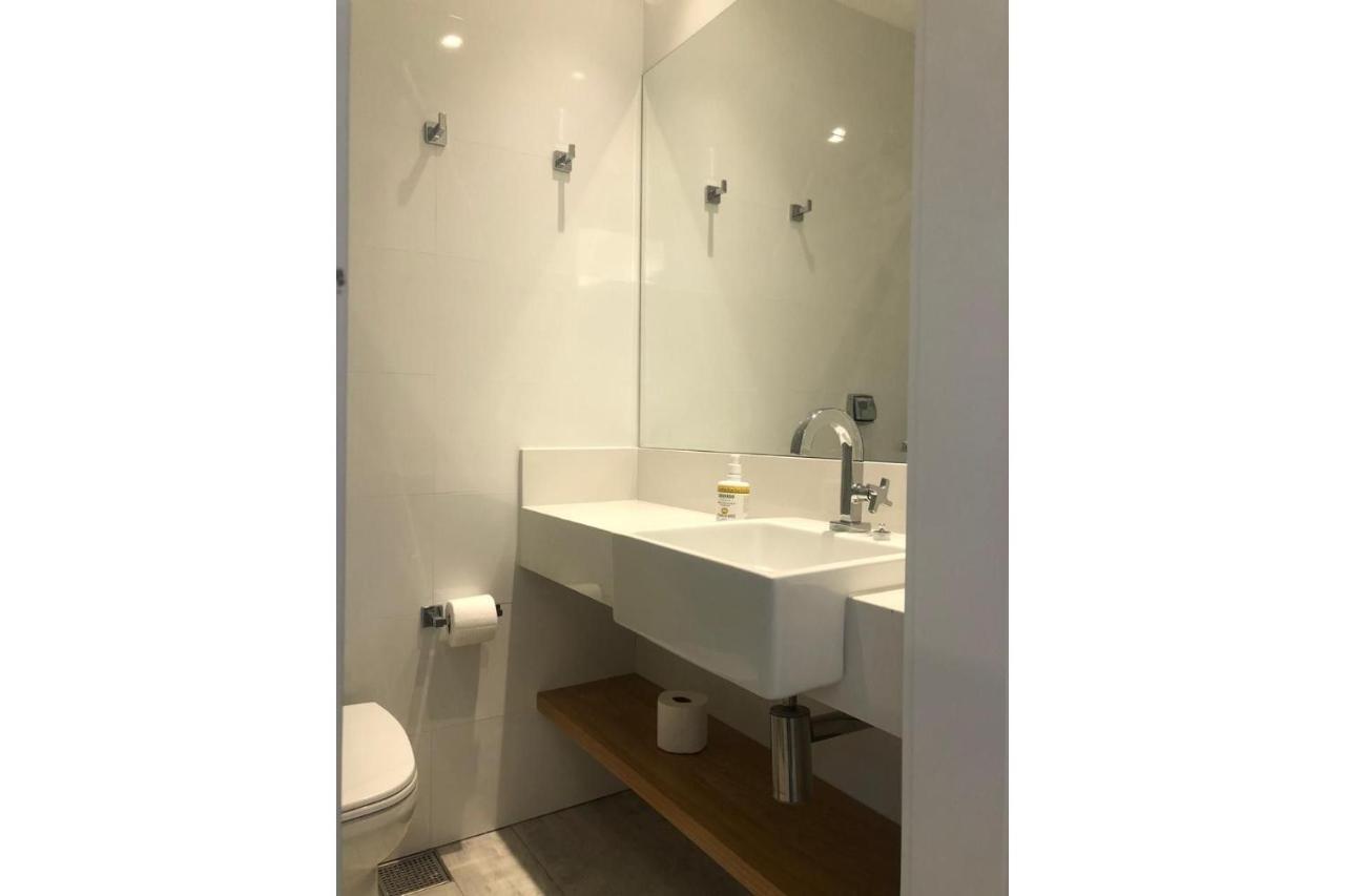 Novíssimo 2 Quartos Na Quadra Da * Rio de Janeiro