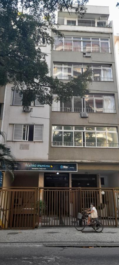 Charmosa Cobertura Em Ipanema Na Quadra Da De Quarto, Sala, Terraco E Sauna *