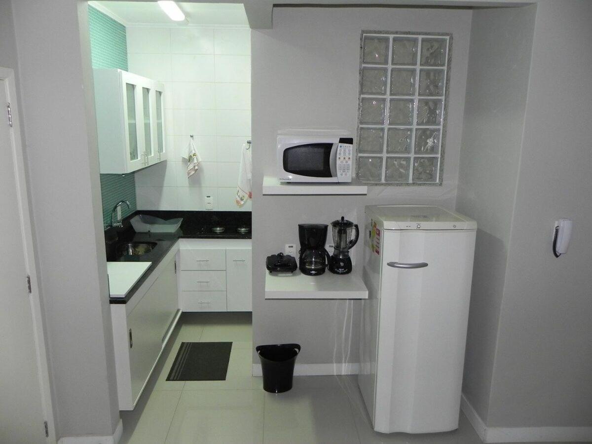 Colado Na Com Mini Varanda. Apartamento
