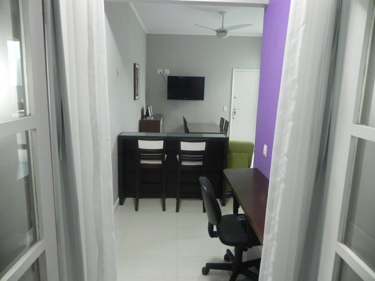 Apartamento Colado Na Com Mini Varanda. Rio de Janeiro